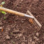 garden rake uses